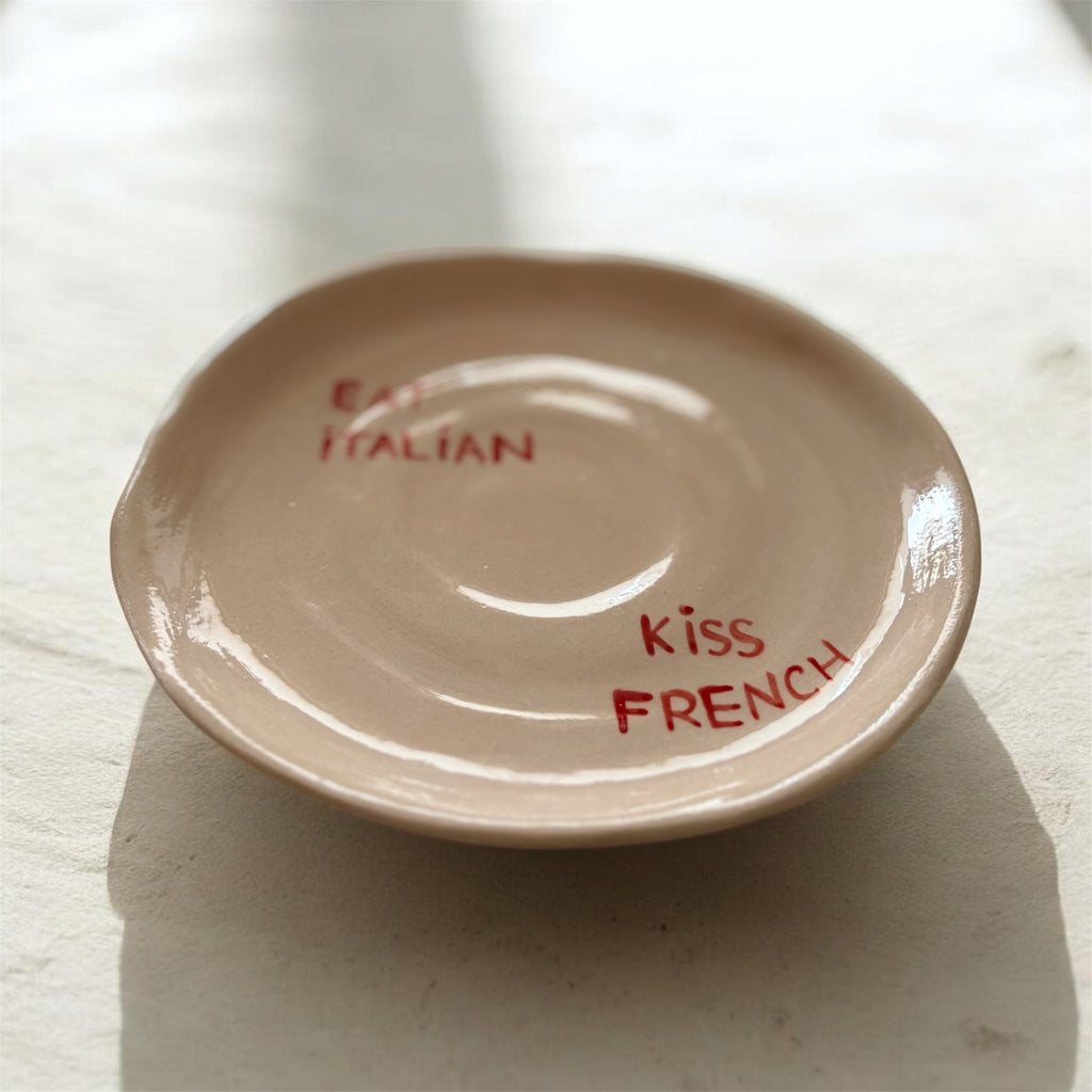Kiss trinket dish